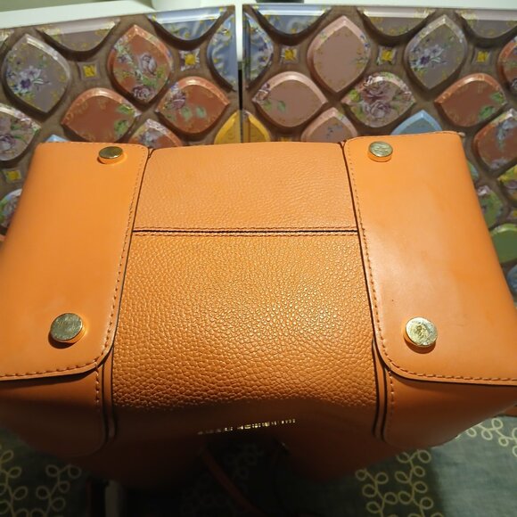 Micheal Kors Mercer Gallery Orange Medium Bucket Bad - Picture 6 of 8